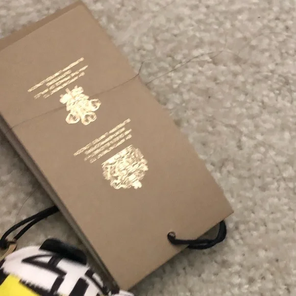 🎁Authentic new with tag Burberry Graffiti charm . - Picture 7 of 9